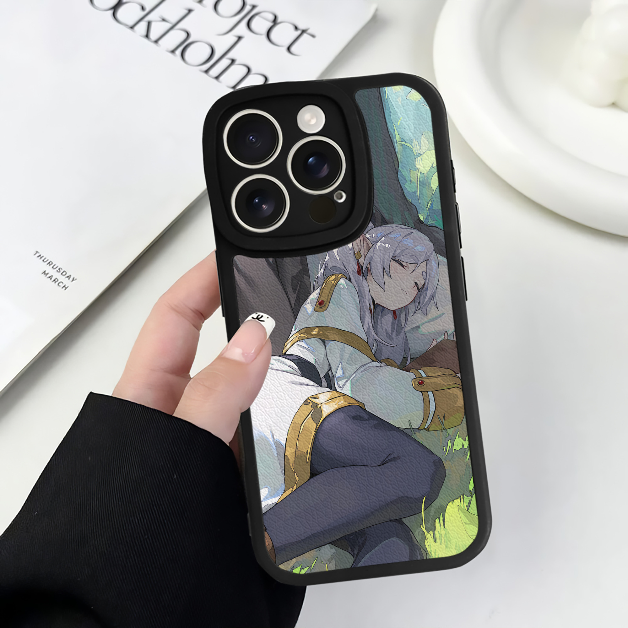 （画像用） 葬送のフリーレン Frieren 【iPhone 16シリーズ対応】シリコンスマホケース（レザー調） 材質：シリコン